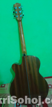 একুস্টিক গিটারটি সেল হবে!!
